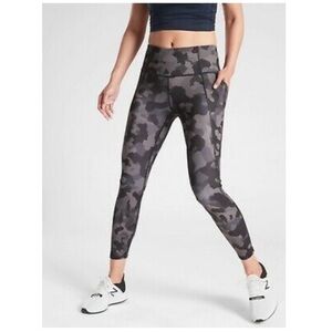 NWOT! Athleta Lightning Camo Legging 7/8